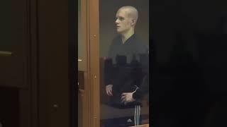 Russian Man Tries To Escape Court 