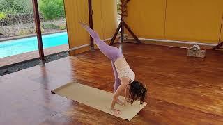 20 MIN Vinyasa Flow con Marta en un lugar mágico