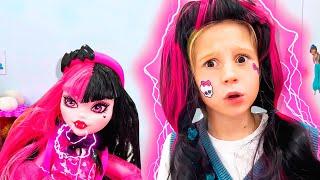 Nastya und Freunde auf einer Party in der Schule im Stil von Monster High Spielzeug