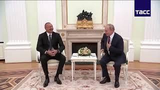 Путин на арабском поздравил Алиева с праздником Курбан Байрам