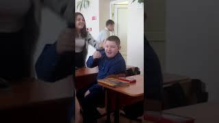 Первый в мире тверк щеками