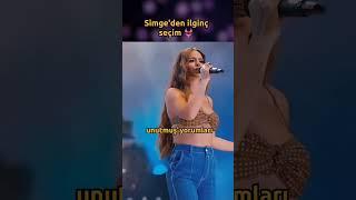 Simge’nin giydiği kıyafete eleştiri: ‘Üstünü giymeyi unutmuş!’ ‘Bikiniyle konser mi olur?’
