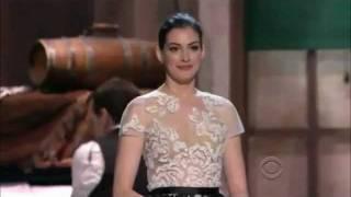 Anne Hathaway sings "She's Me Pal" to Meryl Streep