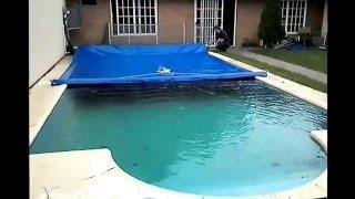 Cobertor de piscina con enrollador de apertura manual