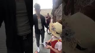 ТикТокер Александр Волошин Отбирает у ребёнка подаренный на видео телефон #TikTok #Shorts