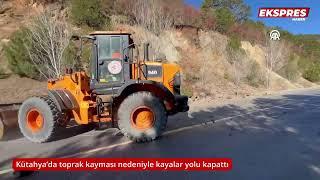 Kütahya’da toprak kayması nedeniyle kayalar yolu kapattı