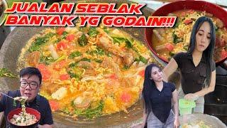 ANTI GENGSI.. CEWEK CANTIK JUALAN SEBLAK GEROBAK DI PINGGIR JALAN!!