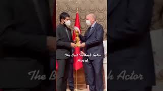 the best Turkish actor award Kurulus Osman received Turkish PM .️️️️ show your love here