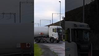 Flo Gas Scania 450 #truck at Widnes #shorts #youtubeshorts #shortvideo