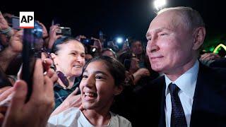 Putin mingles with people on Dagestan visit