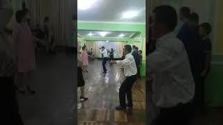 Самая прикольная видео женщина танцует пока трусы не снялись