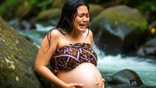 Momen seorang ibu hamil melahirkan sendirian di sungai - adegan film hamil