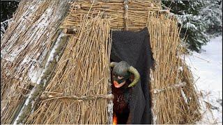 WINTER VIKING HUT Building a Primitive Shelter by Hand with my Brother in Skyrim