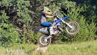 Log jumping on the YZ250  #enduro #yz250 #yamaha