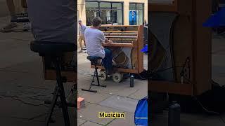 Pianist #streetentertainment #busker #musician #busking #music #piano #pianomusic