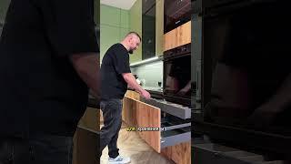 Как сделать кухню без ручек  #soulkitchen #дизайнинтерьера #кухня #ручки #shorts #ремонт #гола