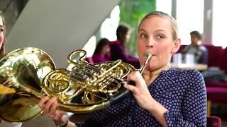 Salut Salon takes the Sarah´s Music Horn Challenge