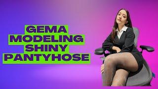 Gema Modeling shiny black pantyhose