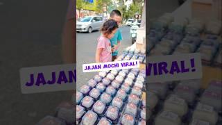 JAJAN MOCHI VIRAL PINGGIR JALAN! #shortviral #mochiviral #jajananviral #kakakadik #anakjajan