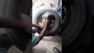 #Machine se# Tyres fitting kaise #karen #automobile #tyrefactory