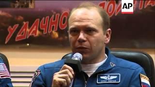 Cosmonauts news briefing on carrying the Olympic torch into space