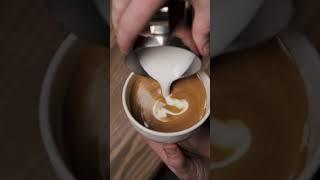 How to Pour a Rose in a Latte  #coffee #latteart #latte