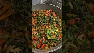 Poëlee de bettes à carde et de tomates preparée par mon amie Marie ! #Ottolenghi