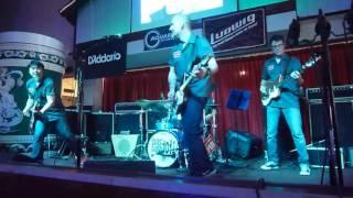 Crazy Aces play Blue Jean #1 at the 2016 Surf Guitar 101 Convention