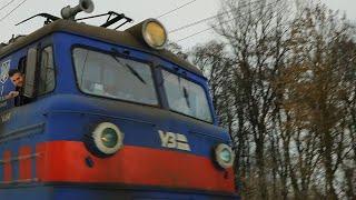 ВЛ80к-084 з вантажним потягом