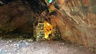 I am building a shelter inside the cave to protect myself from wild animals - Solo survival camping