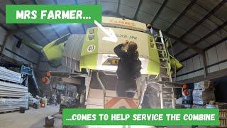 MRS FARMER COMES TO HELP SERVICE THE COMBINE - Fenland Farming Adventures