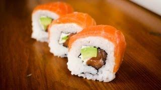 smoked salmon sushi roll - learn how to make this amazing sushi roll