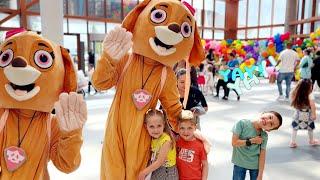 Mascotas playing with kids - Play with me #kids