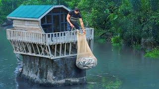 I Built a Warm and Luxurious Shelter on the Rock and Caught Fish.