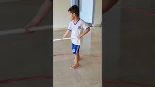 Escorregando na área de casa