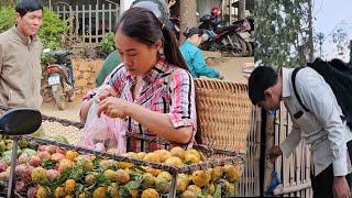 Vien picked vegetables to sell and returned to wait for Tam. Vien cooks many simple dishes