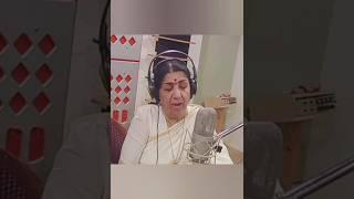 yeh hum aa gaye hai kha lata mangeshkar live recording. veer zara