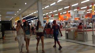 Spiderman gordo sale de yelmo cines a la calle (Parte 2)