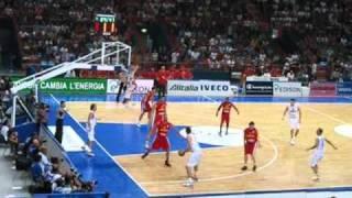 Basket: Bargnani show in Italia-Montenegro 72-71