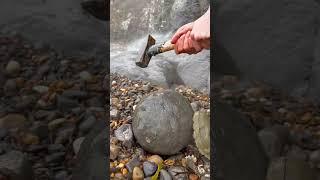 Dino Hunter Examines Large Boulder! 