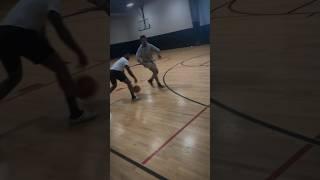 Toyin with da defender #basketball#xsport#viral