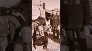 Ağa olsa paşa olsa bey olsa yakasız gömleğe sarılır bir gün...