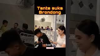 Digodain tante brondong ini grogi #shorts #short #viral #trending #tante #brondongproyek #milf