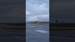 Boeing 757|Taxiing Aircraft
