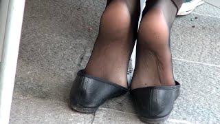 [1080P] Beautiful Nylon Feet Soles Wearing Ballet Flats Shoeplay On The Street