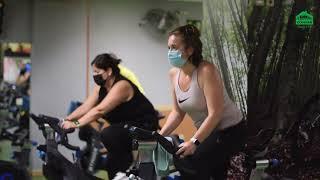 Clase de ciclo indoor en el Gimnasio Covibar