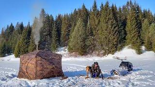 НА ЛЬДУ В ТЕПЛОЙ ПАЛАТКЕ С ПЕЧКОЙ, ИЩЕМ РЫБУ ПОДВОДНОЙ КАМЕРОЙ