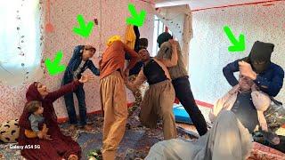 Chaos in Sohrab and Zeinab's house: The bandits' attempt to find Akbar's money and gold