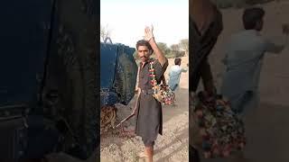 Shikarpur Dakuon Ne Police Ehalkaron ko Shaheed ker k Bakter Band Garioon per qabza ker liya video