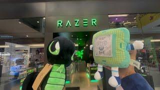 PLUSH-SHOW: Chippy Goes To The Razer Store